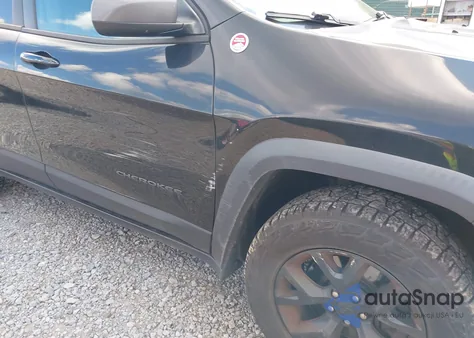 2015 Jeep Cherokee Trailhawk из США, поврежденный, VIN 1C4PJMBS5FW570213